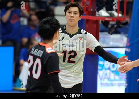 Bologna, Italia. 21st luglio 2022. Ran Takahashi (JPN) durante il Volleyball Nations League Man - Quarter of finals - Francia vs Giappone, Volleyball Intenationals a Bologna, Italia, luglio 21 2022 Credit: Independent Photo Agency/Alamy Live News Foto Stock