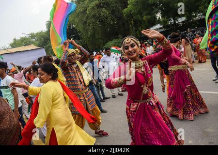 New Delhi, Nuova Delhi, India. 21st luglio 2022. I membri e i sostenitori del Bharatiya Janata Party (BJP) celebrano il candidato presidenziale degli NDA, Draupadi Murmu, guidato durante il conteggio dei voti per il presidente indiano 15th a Nuova Delhi. Draupadi Murmu è stata eletta Presidente dell'India nel 15th dopo aver vinto le elezioni presidenziali. Draupadi Murmu è la prima donna presidente della comunità tribale. (Credit Image: © Kabir Jhangiani/Pacific Press via ZUMA Press Wire) Foto Stock