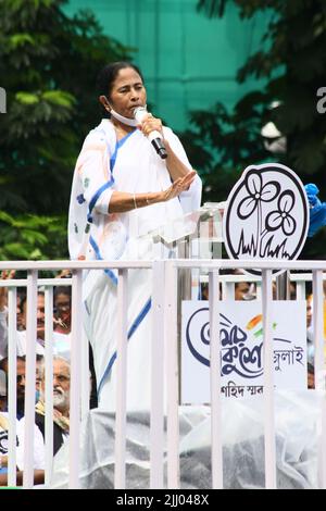 Kolkata, India. 21st luglio 2022. Il primo ministro dello stato del Bengala occidentale dell'India, Mamata Banerjee, ha tenuto il suo discorso per celebrare la Giornata annuale dei Martiri a Kolkata il 21 luglio 2022. (Foto di Dipa Chakraborty/Pacific Press) Credit: Pacific Press Media Production Corp./Alamy Live News Foto Stock