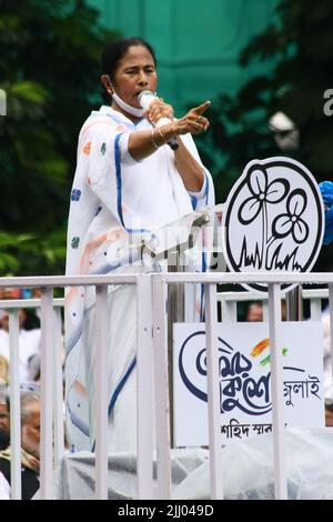 Kolkata, India. 21st luglio 2022. Il primo ministro dello stato del Bengala occidentale dell'India, Mamata Banerjee, ha tenuto il suo discorso per celebrare la Giornata annuale dei Martiri a Kolkata il 21 luglio 2022. (Foto di Dipa Chakraborty/Pacific Press) Credit: Pacific Press Media Production Corp./Alamy Live News Foto Stock