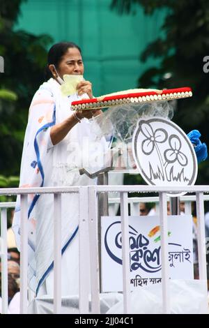 Kolkata, India. 21st luglio 2022. Il primo ministro dello stato del Bengala occidentale dell'India, Mamata Banerjee, ha tenuto il suo discorso per celebrare la Giornata annuale dei Martiri a Kolkata il 21 luglio 2022. (Foto di Dipa Chakraborty/Pacific Press) Credit: Pacific Press Media Production Corp./Alamy Live News Foto Stock