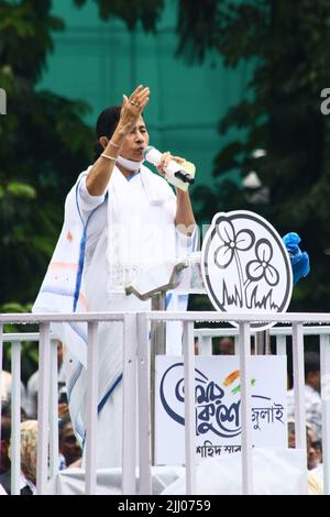 Kolkata, India. 21st luglio 2022. Il primo ministro dello stato del Bengala occidentale dell'India, Mamata Banerjee, ha tenuto il suo discorso per celebrare la Giornata annuale dei Martiri a Kolkata, India, il 21 luglio 2022. (Foto di Dipa Chakraborty/Pacific Press/Sipa USA) Credit: Sipa USA/Alamy Live News Foto Stock