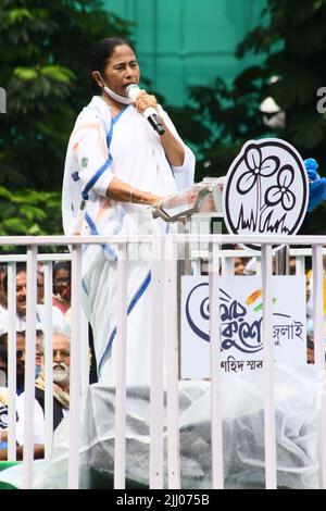 Kolkata, India. 21st luglio 2022. Il primo ministro dello stato del Bengala occidentale dell'India, Mamata Banerjee, ha tenuto il suo discorso per celebrare la Giornata annuale dei Martiri a Kolkata, India, il 21 luglio 2022. (Foto di Dipa Chakraborty/Pacific Press/Sipa USA) Credit: Sipa USA/Alamy Live News Foto Stock