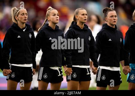 Brentford, Regno Unito. 21st luglio 2022. La squadra tedesca è in piedi durante la partita finale del quarto trimestre del Campionato europeo delle Donne UEFA tra Germania e Austria al Brentford Community Stadium di Brentford, giovedì 21st luglio 2022. (Credit: Federico Maranesi | MI News) Credit: MI News & Sport /Alamy Live News Foto Stock