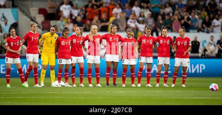 Brentford, Regno Unito. 21st luglio 2022. La squadra austriaca è in piedi durante la partita finale del quarto Campionato europeo delle Donne UEFA tra Germania e Austria al Brentford Community Stadium di Brentford, giovedì 21st luglio 2022. (Credit: Federico Maranesi | MI News) Credit: MI News & Sport /Alamy Live News Foto Stock