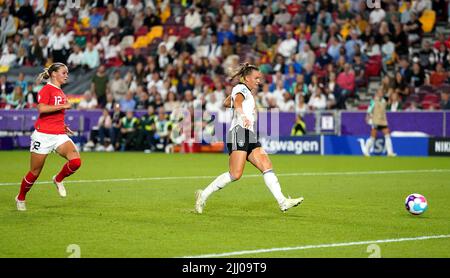 Klara Buhl, Germania, perde una chance di gol durante la gara di quadriminultima UEFA Women's Euro 2022 al Brentford Community Stadium di Londra. Data foto: Giovedì 21 luglio 2022. Foto Stock