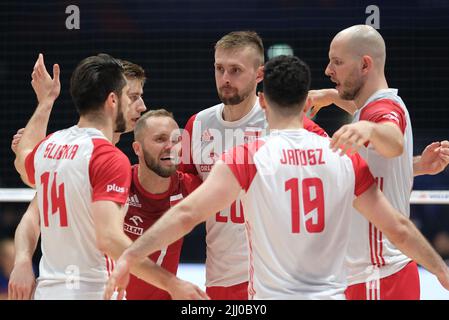 Bologna, Italia. 21st luglio 2022. Esultazione della squadra polacca durante il Volleyball Nations League Man - Quarter of finals - Poland vs Iran, Volleyball Intenationals a Bologna, Italy, July 21 2022 Credit: Independent Photo Agency/Alamy Live News Foto Stock