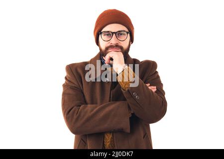 Pensivo Caucasico premuroso barbuto uomo, pensando e guardando la fotocamera isolato su sfondo bianco. Foto di alta qualità Foto Stock
