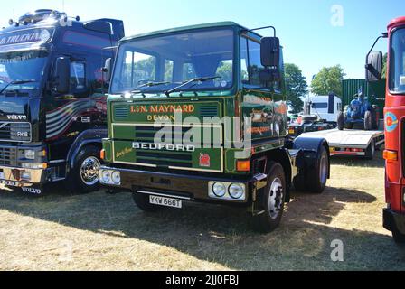 Un Bedford TM del 1978 parcheggiato in mostra al 47th Historic Vehicle Gathering Classic Car Show, Powderham, Devon, Inghilterra, Regno Unito. Foto Stock