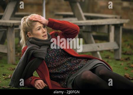 ROSAMUND PIKE, LA FINE DEL MONDO, 2013 Foto Stock