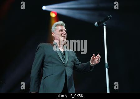 Il cantante Loquillo si esibisce in concerto presso il Wizink Centre di Madrid, in Spagna con: Loquillo dove: Madrid, Spagna quando: 13 Nov 2021 Credit: Oscar Gonzalez/WENN Foto Stock