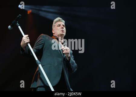 Il cantante Loquillo si esibisce in concerto presso il Wizink Centre di Madrid, in Spagna con: Loquillo dove: Madrid, Spagna quando: 13 Nov 2021 Credit: Oscar Gonzalez/WENN Foto Stock