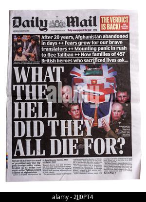 A Daily Mail titolo da agosto 16th 2021 circa i talebani che prendono l'Afghanistan con il titolo che cosa l'Inferno ha fatto loro tutti morire per Foto Stock