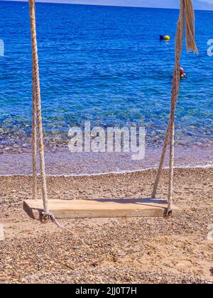 Cute Swing sul mare stupefacente in Ras Shitan, Dahab, Taba, Sinai, Egitto Foto Stock