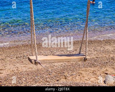 Cute Swing sul mare stupefacente in Ras Shitan, Dahab, Taba, Sinai, Egitto Foto Stock