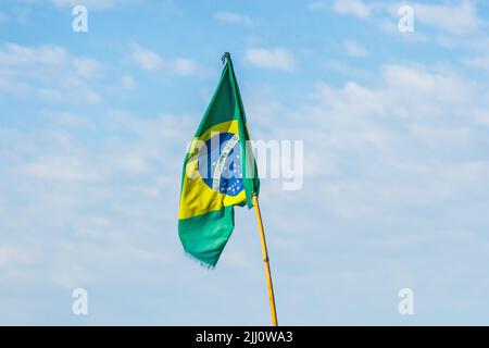 Bandiera brasiliana all'aperto a Rio de Janeiro. Foto Stock