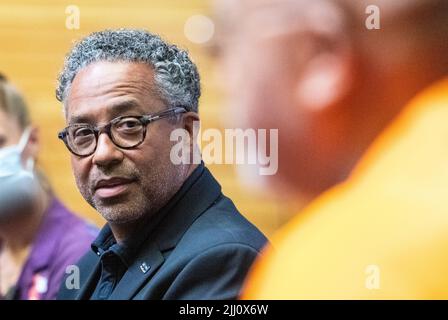 Eugene, Stati Uniti. 21st luglio 2022. Max Siegel, capo della U.S. Track and Field Association, siede durante una conferenza stampa ai margini dei campionati del mondo. Credit: Maximilian Haupt/dpa/Alamy Live News Foto Stock