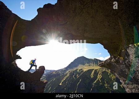 Uomo escursioni nella valle del Thorsmork in Islanda Foto Stock