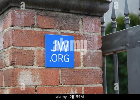 Segno blu del JW.org fuori dalla Sala del Regno dei testimoni di Geova, luogo d'incontro di testimoni di Geova su Carlisle St Foto Stock