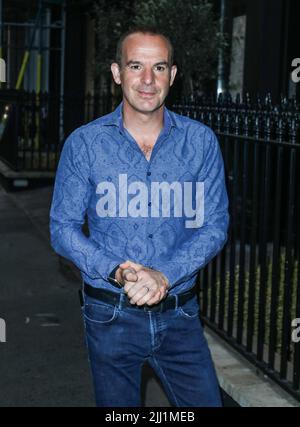 Martin Lewis ha visto partecipare al Summer Party 2022 dell'ITV al Mandrake di Londra. Foto Stock