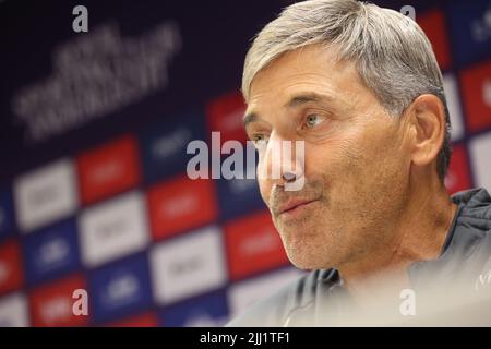 Il capo allenatore di Anderlecht Felice Mazzu è stato illustrato durante la conferenza stampa settimanale della squadra di calcio belga RSCA Anderlecht, venerdì 22 luglio 2022 ad Anderlecht, Bruxelles, per discutere l'inizio della competizione nazionale. BELGA FOTO VIRGINIE LEFOUR Foto Stock