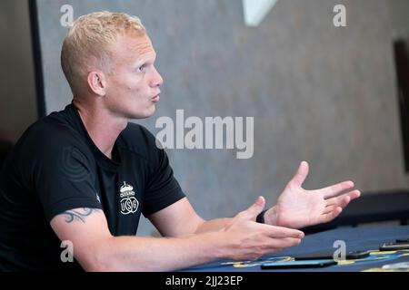 Karel Geraerts, allenatore capo dell'Unione, illustrato durante la conferenza stampa settimanale della squadra di calcio belga Royale Union Saint-Gilloise, venerdì 22 luglio 2022 a Lier, per discutere l'inizio della competizione nazionale. BELGA FOTO KRISTOF VAN ACCOM Foto Stock