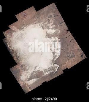 Expedition 48 Comoposite di osservazione della Terra creato con iss048e002950 - iss048e002968 questo composito di osservazione della Terra del Monumento Nazionale delle sabbie bianche, New Mexico, è stato creato dalle immagini scattate dal comandante della spedizione 48 Jeff Williams della NASA dal suo punto panoramico a bordo della Stazione spaziale Internazionale. Image Credit: NASA Last Updated: May 6, 2017 Editor: Sarah Loff 135E1891 – 135E1909 White Sands NM up close White Sands from space White Sands National Monument, New Mexico Scarica questo composito di osservazione della Terra di White Sands National Monument, New Mexico è stato creato dalle immagini t. Foto Stock