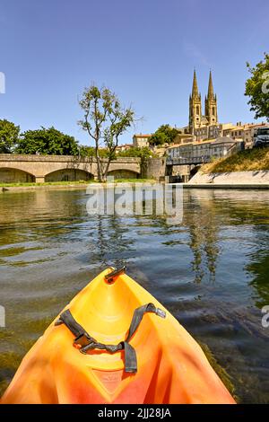 A Niort, un'esperienza turistica unica è una gita in canoa o kayak sul Sèvre Niortaise Foto Stock