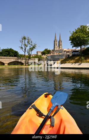 A Niort, un'esperienza turistica unica è una gita in canoa o kayak sul Sèvre Niortaise Foto Stock