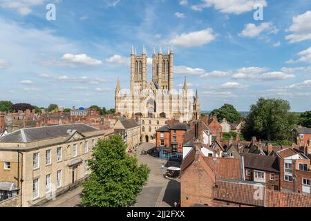 Cattedrale di Lincoln ed Exchequrgate dal muro del castello, città di Lincoln 2022 Foto Stock