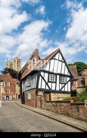 Il Crooked House Lincoln City council ha posseduto casa di affitto per le vacanze, Michaelgate, Lincoln City 2022 Foto Stock