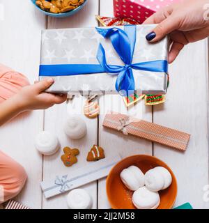 Miracolo di Natale. Amore per la famiglia a Capodanno Foto Stock