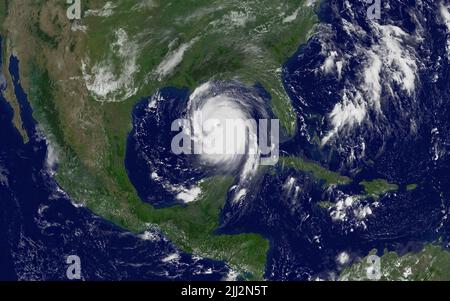 L'uragano Katrina, un uragano di Categoria 5 che ha provocato il caos sulla costa del Golfo degli Stati Uniti nella zona di New Orleans, visto da un satellite meteo il 29 agosto 2005. (USA) Foto Stock