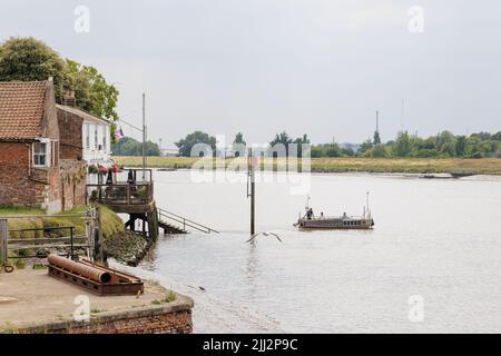 King's Lynn, Norfolk, Regno Unito, luglio 20th 2022: Il traghetto a piedi parte dal molo di King's Lynn sulla strada per West Lynn, attraverso il fiume Great Ouse. Foto Stock