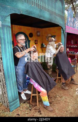 Henham Park, Suffolk, Inghilterra. 22nd luglio 2022, Latitude Festival - Barbers. Credit: Liz Somerville/Alamy Live News Foto Stock