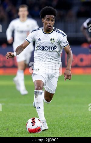 Perth, Australia, 22 luglio 2022. Tyler Adams of Leeds United controlla la palla durante L'ICONA Festival della partita di calcio internazionale tra Crystal Palace e Leeds United all'Optus Stadium il 22 luglio 2022 a Perth, Australia. Credit: Graham Conaty/Speed Media/Alamy Live News Foto Stock