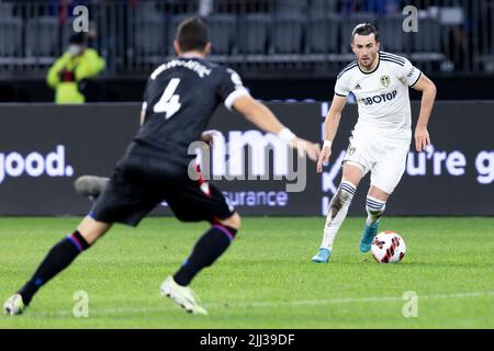 Perth, Australia, 22 luglio 2022. Jack Harrison di Leeds United controlla la palla durante L'ICONA Festival of International Football match tra Crystal Palace e Leeds United all'Optus Stadium il 22 luglio 2022 a Perth, Australia. Credit: Graham Conaty/Speed Media/Alamy Live News Foto Stock