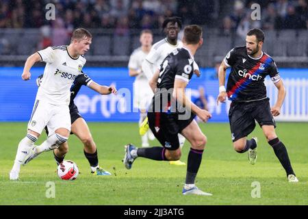 Perth, Australia, 22 luglio 2022. Joe Gelhardt di Leeds United controlla la palla durante IL Festival DELL'ICONA della partita di calcio internazionale tra Crystal Palace e Leeds United all'Optus Stadium il 22 luglio 2022 a Perth, Australia. Credit: Graham Conaty/Speed Media/Alamy Live News Foto Stock