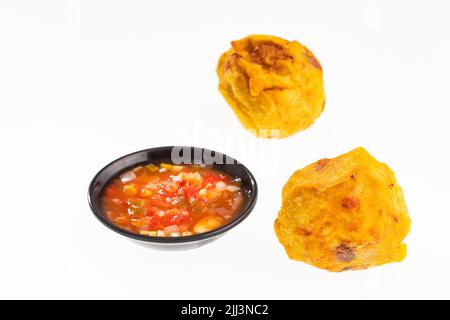 Patate farcite di carne - cibo di strada fritto colombiano Foto Stock