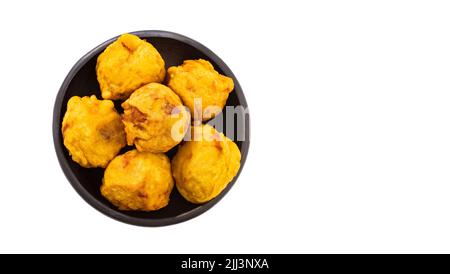 Patate farcite di carne - cibo di strada fritto colombiano Foto Stock