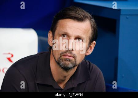 San Pietroburgo, Russia. 22nd luglio 2022. Sergei Semak, allenatore di Zenit visto durante la partita di calcio della Premier League russa tra Zenit San Pietroburgo e Krylia Sovetov Samara alla Gazprom Arena. Punteggio finale; Zenit 3:0 Krylia Sovetov. (Foto di Kashkkkovskij/Sipa USA) Credit: Sipa USA/Alamy Live News Foto Stock