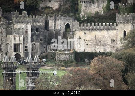 I preparativi sono in corso come personale di produzione pronto il set per ITV '2021 i'm A Celebrity...Get Me out of Here' a Gwrych Castle in Abergele, Galles caratterizzato: Atmosfera dove: Abergele, Regno Unito quando: 15 Nov 2021 Credit: WENN Foto Stock