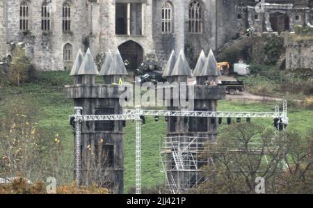 I preparativi sono in corso come personale di produzione pronto il set per ITV '2021 i'm A Celebrity...Get Me out of Here' a Gwrych Castle in Abergele, Galles caratterizzato: Atmosfera dove: Abergele, Regno Unito quando: 15 Nov 2021 Credit: WENN Foto Stock