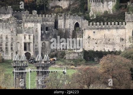 I preparativi sono in corso come personale di produzione pronto il set per ITV '2021 i'm A Celebrity...Get Me out of Here' a Gwrych Castle in Abergele, Galles caratterizzato: Atmosfera dove: Abergele, Regno Unito quando: 15 Nov 2021 Credit: WENN Foto Stock