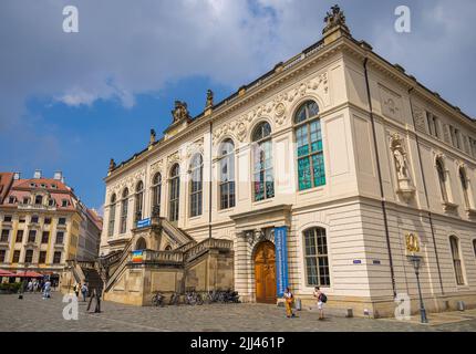 Dresda, Germania - 28 giugno 2022: Il Museo dei Trasporti di Dresda (Verkehrsmuseum Dresden) espone veicoli di tutti i modi di trasporto, come la ferrovia, Foto Stock