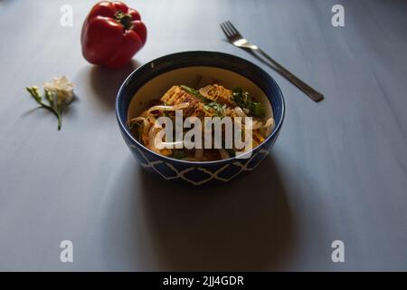 Paneer alla griglia o cubetti di formaggio caserma con uso di fuoco selettivo Foto Stock