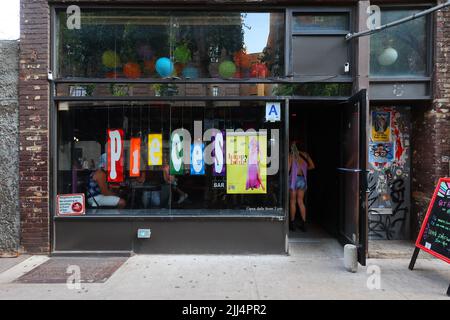 Pezzi, 8 Christopher St, New York, NYC foto di un bar gay nel quartiere di Greenwich Village a Manhattan. Foto Stock