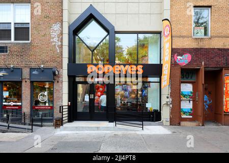 Popeyes Louisiana Kitchen, 305 6th Ave, New York, NYC foto di un ristorante di pollo fritto fast food nel Greenwich Village di Manhattan. Foto Stock