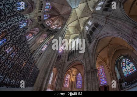 Vista interna della Cattedrale di Bourges (Francia) Foto Stock