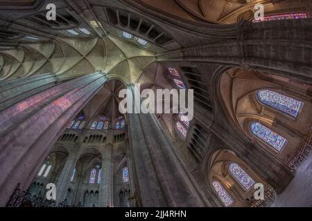 Vista interna della Cattedrale di Bourges (Francia) Foto Stock